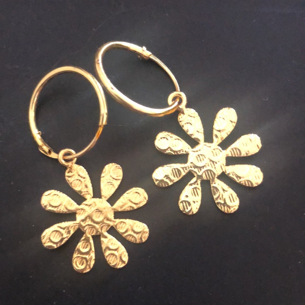 ⭐️COPY - New gold plated loop hoop sunflower dangle earrings! - Picture 6 of 8